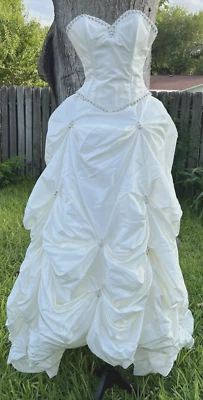 Ivory COSMOBELLA Sweetheart Neckline Corset Tie Rhinestone Bridal Gown 10 - Image 1 of 4