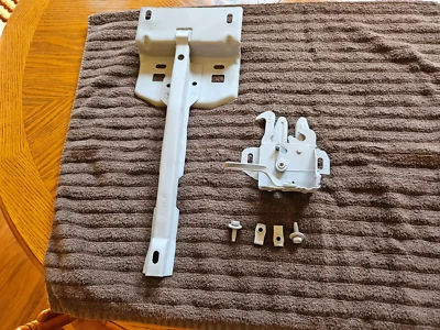 1973-1979  Ford Truck 78-79 Bronco Hood Latch  With Mounting Bracket Refurbished Foto 1 de 4