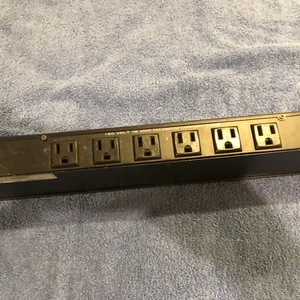 Juice Goose JG JR Rack Mount Power Distribution Center with 6 Outlets at 15 Amps - Picture 1 of 7