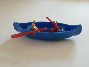 Vintage Renwal Canoe w/ People, oars & Wheels #136 complete - Picture 1 of 5