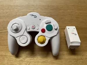 Mando a distancia inalámbrico Rocketfish Nintendo GameCube con receptor LEER - Imagen 1 de 9