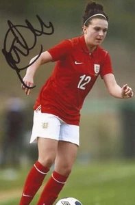ENGLAND & LIVERPOOL DAMEN: MELISSA LAWLEY SIGNIERT 6x4 ACTIONFOTO + COA - Bild 1 von 1