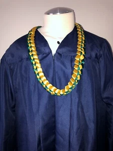 Cinta de oro verde y antigua bosque graduación Lei (pedidos personalizados disponibles) - Imagen 1 de 2