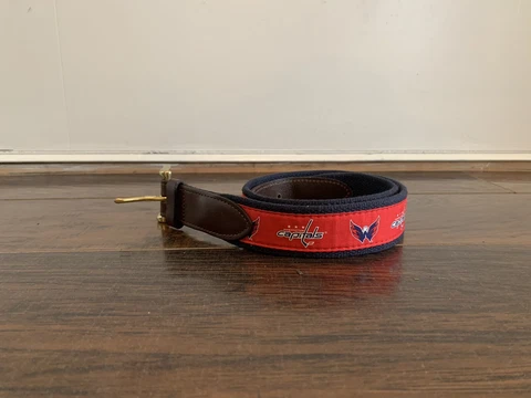 Vineyard Vines Washington CAPITALS  Belt Sz 32 NHL Cover