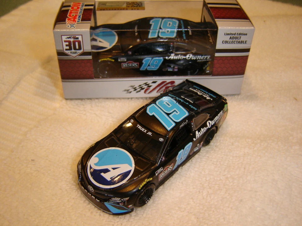MARTIN TRUEX Jr. 2021 Lionel #19 AUTO DUEÑOS INS RETROCESO 1/64 Acción EN STOCK Foto 1 de 1