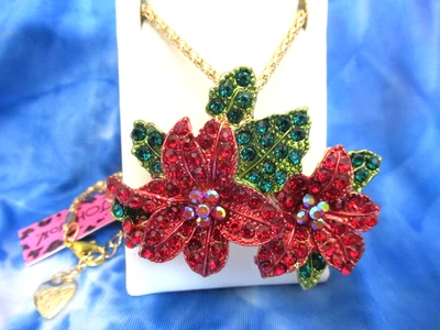 BETSEY JOHNSON LOVELY RED CRYSTAL POINSETTIA CHRISTMAS FLOWER PENDANT NECKLACE - Image 1 of 4