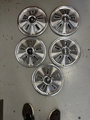 1966 福特野马 14 英寸轮毂盖 1965 — 第 1/4 张图片