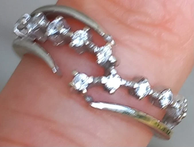 Anello chevron In Oro bianco 18 Kt 0,750  - Immagine 1 di 4