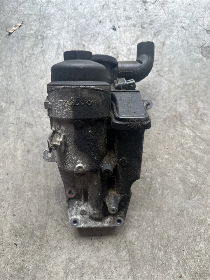 Genuine Volvo Oil Filter Housing With Oil Filter C30 C70 S40 S60 XC60  31338685 - Image 1 of 4