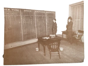 Antikes Foto New Yorker Börse Innenbereich groß 14 x 11 cm Spucklöffel - Bild 1 von 7