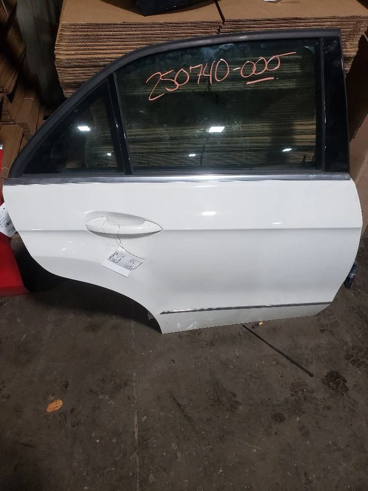 Puerta lateral trasera pasajero tipo 212 sedán E63 se adapta a 10-13 MERCEDES CLASE E 1437328 Foto 1 de 4