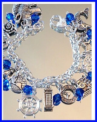 Pulsera artesanal inspirada en el azul verdadero Dr Who cadena de eslabones chapada en plata regalo en caja. Foto 1 de 4