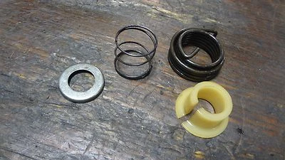 Kawasaki KZ400 KZ 1974 400 KM348 motor arranque eje hardware Foto 1 de 3