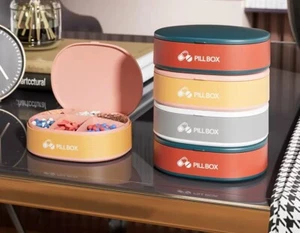 Pillenbox Organizer Tragbare Medizinhülle 4-6 Gitter Tagespillenbox Hochwertig - Bild 1 von 10