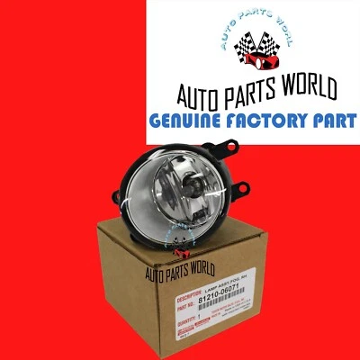 GENUINE TOYOTA LEXUS CAMRY RAV4 COROLLA RIGHT PASSENGER FOG LAMP 81210-06071 - Image 1 of 2