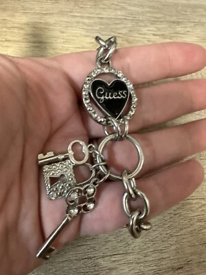 PULSERA CON DIJE DE CRISTAL TONO PLATA ADIVINAR ESLABONES DE CADENA, CORAZÓN BLANCO, CERRADURA Y LLAVE Foto 1 de 2