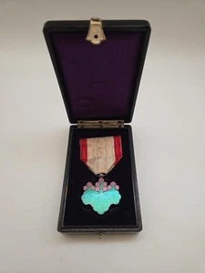 Japanese Order of the Rising Sun White Paulownia 8th Class In case - Picture 1 of 7