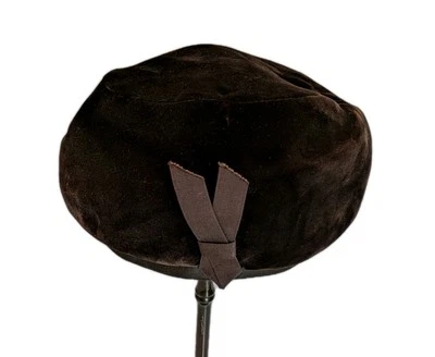 Boina feminina vintage anos 50 EUA veludo marrom chique  - Imagem 1 de 4