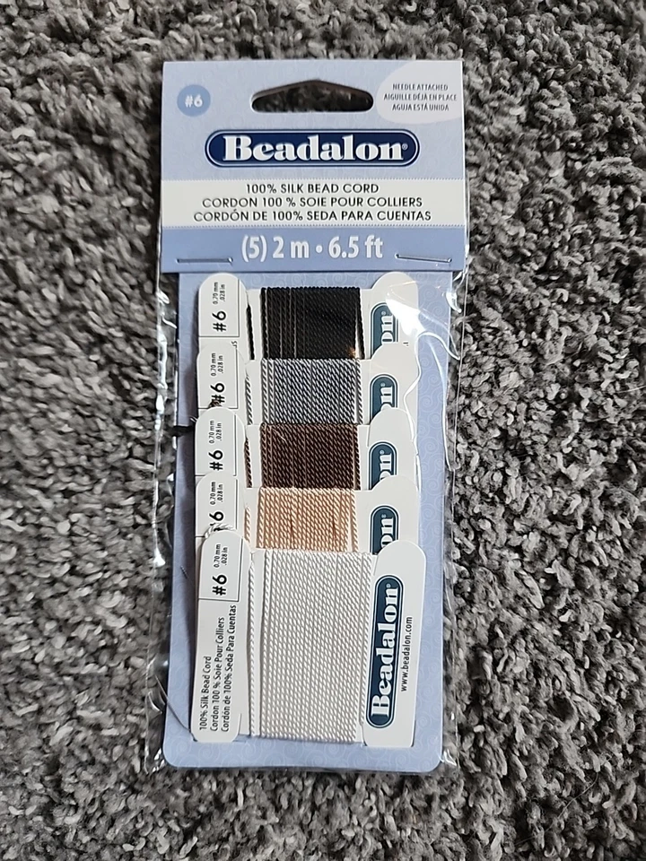 Paquete de colores variados de hilo de seda 100 % - talla 6 con aguja preunicada, paquete de 5  Foto 1 de 1