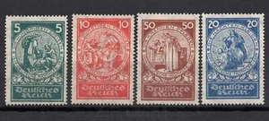B8-B11 SG365-SG368 1924 REGNO TEDESCO Aiuto di emergenza tedesco: Roses wonder, MNH - Foto 1 di 2