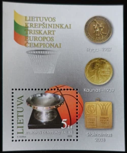 TIMBRE de LITUANIE - BLOC FEUILLET N°30 CHAMPIONS D'EUROPE de BASKET-BALL - Foto 1 di 1