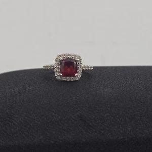 Anillo de plata esterlina para mujer talla 7 rojo rubí corte vidrio cuadrado cojín halo - Imagen 1 de 14