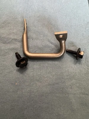 Plymouth Duster Valiant Hood Latch Catch 1974-75 Striker Loop MoPAR PLYMOUTH OEM Foto 1 de 4