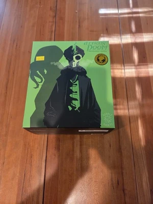 Mezco 独家 Atticus Doom Necroverse 版人偶,全新,开箱! — 第 1/4 张图片