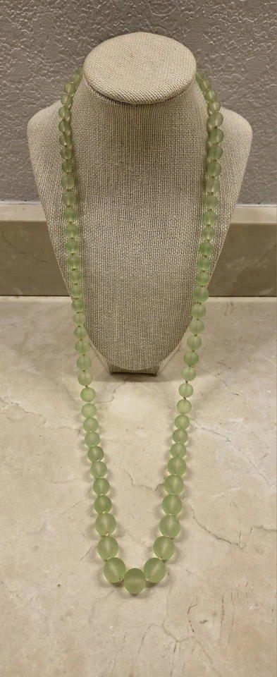 Collar largo de cuentas graduadas de vidrio verde Coldwater Creek 36" Foto 1 de 1