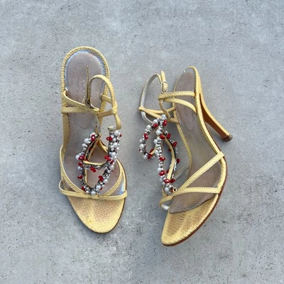 Sergio Rossi | Tacones con tiras de cuero exótico amarillo mantequilla con cuentas blancas rojas (35,5) Foto 1 de 4