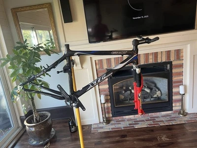 Giant Carbon Fiber XTC Composite Frame 19” Large - Image 1 of 4