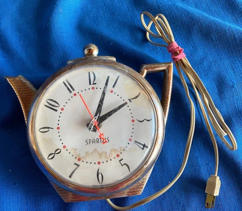 Vintage Mid Century Modern Spartus Teak Kettle Kitchen Wall Clock Working 1955 Cover