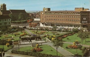 (m01) The Castle Gardens Swansea - Glamorgan Postcard - Picture 1 of 2