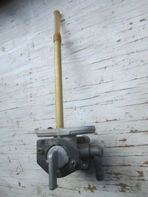 OEM KAWASAKI 1987-2000 KLR650 COMBUSTIBLE MASCOTA GRIFO VÁLVULA GRIFO 51023-1148 Foto 1 de 4