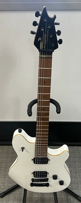 Guitarra Eléctrica EVH Wolfgang Standard Tuna-Matic - Blanco Crema Foto 1 de 4