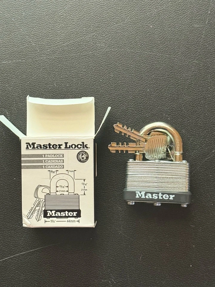 Candado comercial Master Lock 500KABRK llave: 197 - Viene con 2 llaves Foto 1 de 1