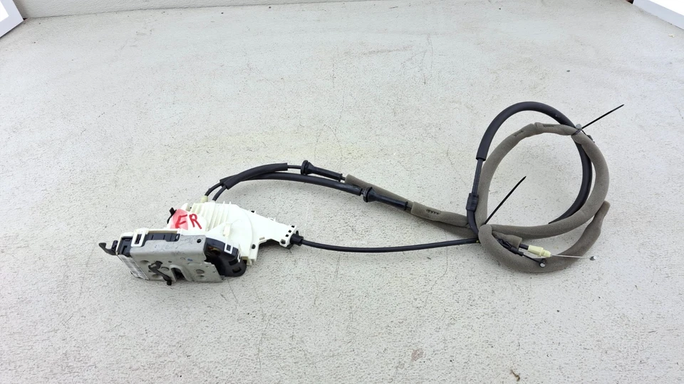 2017 - 2025 CHRYSLER PACIFICA FRONT RIGHT SIDE DOOR LATCH LOCK ACTUATOR OEM - Image 1 of 4