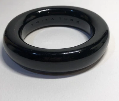 Brazalete Brazalete TRINA TURK Negro Alto Brillo Ancho Audaz Resina Firmado Foto 1 de 4