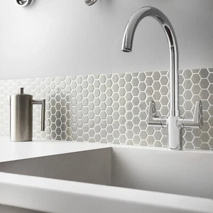 Azulejos de pared autoadhesivos hexagonales grises fáciles de aplicar sin desorden - Imagen 1 de 6