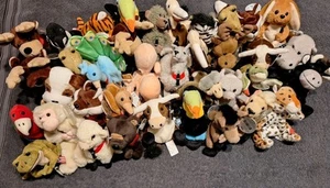 38 Stück Coca-Cola International Beanies Stofftier Plüschtier - Bild 1 von 17