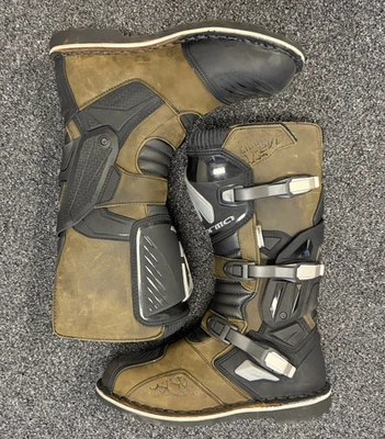 motorcycle boots | Forma Terra Evo Dry motorcycle adventure offroad adv tech Foto 1 de 4