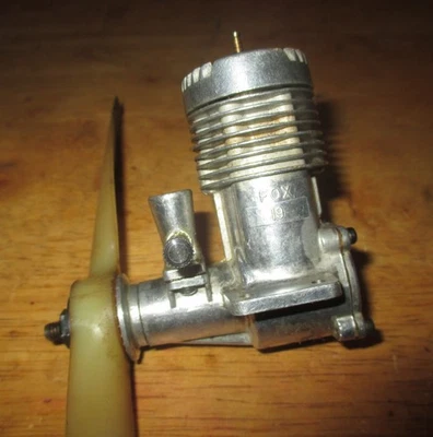 Fox 19  c/l  Vintage Airplane glow Engine - Image 1 of 4