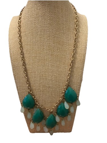 VETEMENTS Collana moda catena tono oro dichiarazione sfaccettata bavaglino verde chiusura aragosta 18"