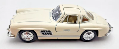 Kinsmart 1/36 1954 Mercedes Benz 300SL Coupe. Pullback - Image 1 of 4