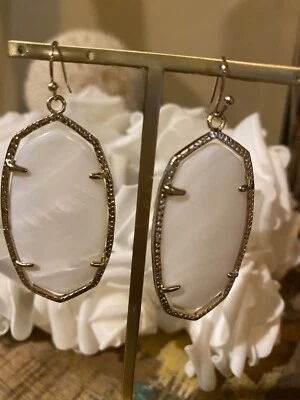 Pendientes colgantes de oro Danielle vintage de madreperla con herrajes Kendra Scott Foto 1 de 4