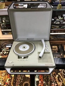 GE Automatic Portable Record Player # V511P General Electric Vintage WORKS - Picture 1 of 8