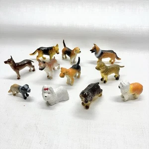 Lotto di 11 statuine realistiche per cani in PVC - Foto 1 di 15