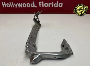 2016-2020 JAGUAR XF XE  RADIATOR SUPPORT LEFT SIDE TIE BAR BRACKET (SILVER) OEM - Foto 1 di 11