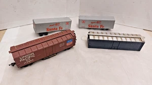 Job Lot HO Gauge Walthers Track Cleaning Box Cars CSXT and Semi Trailer ATSF - Picture 1 of 12