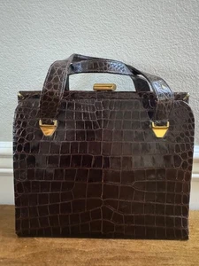 "BOLSO DE MANO DE COCODRILO MARRÓN GENUINO VINTAGE AÑOS 60 BROCHE DE BESO DE LATÓN 12"" X 10""" - Imagen 1 de 16